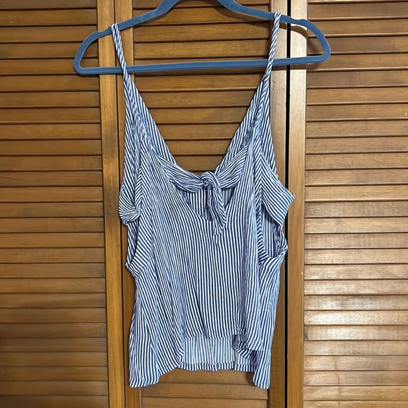 Lulus blue and white seersucker top - Picture 3 of 4